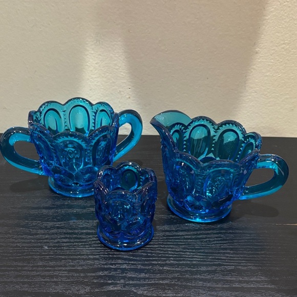 Vintage L.E.Smith Moon and Stars Blue Glass Creamer and Sugar Set - Picture 1 of 3